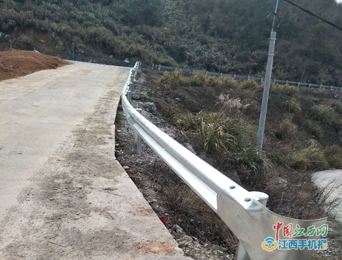 【網(wǎng)絡媒體走轉改】宜春袁州區(qū)慈化鎮(zhèn):完善交通設施 優(yōu)化出行環(huán)境(圖)