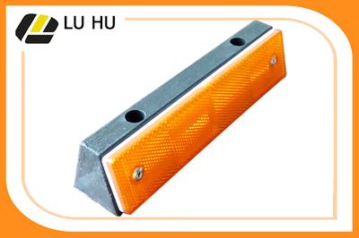 輪廓標_單面矩形輪廓標廠家批發(fā)/零售-路虎交通_廣州市路虎交通設施