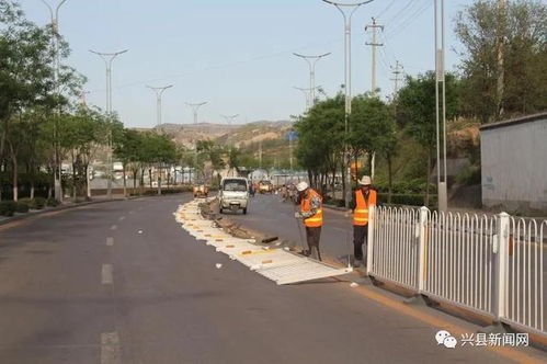 興縣交警大隊 加強(qiáng)道路交通設(shè)施建設(shè) 推進(jìn)愛國衛(wèi)生運(yùn)動季活動